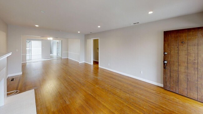 Building Photo - SDSU 5BD House – Walk to Campus, Prime Stu...