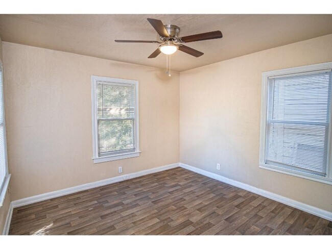 Building Photo - Great Amazing Home So Close to Downtown