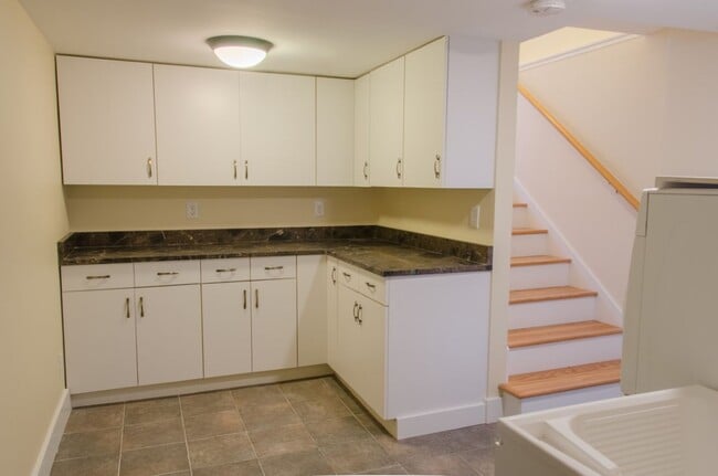 Building Photo - 4Bd/2.75Ba Seattle House