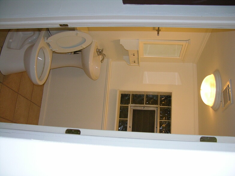 Building Photo - 15024 Grant St