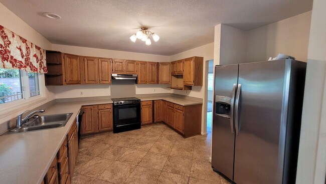 Building Photo - Spacious 5 Bedroom 3 Bath Duplex House w/ 2 car Garage and Gated Driveway in Mililani