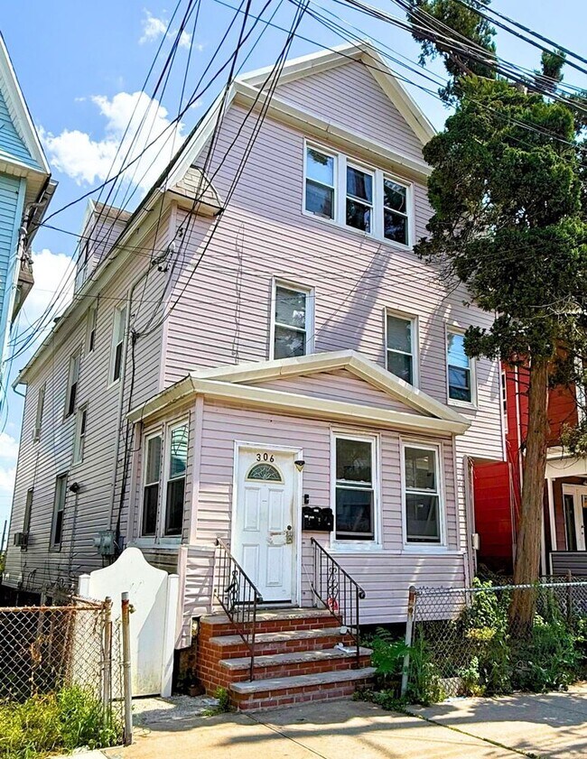 Building Photo - 306 Arlington Ave