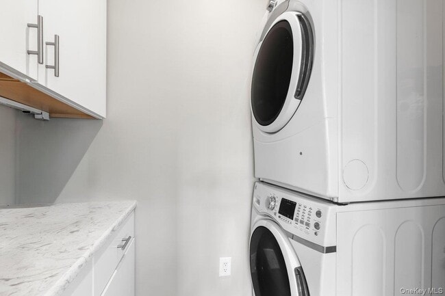 Building Photo - 73 Maple Ave