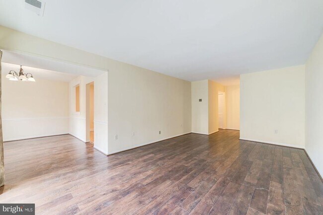 Building Photo - 9705 Kings Crown Ct
