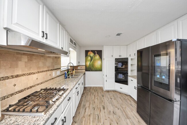 Building Photo - 15715 Creekhaven Dr