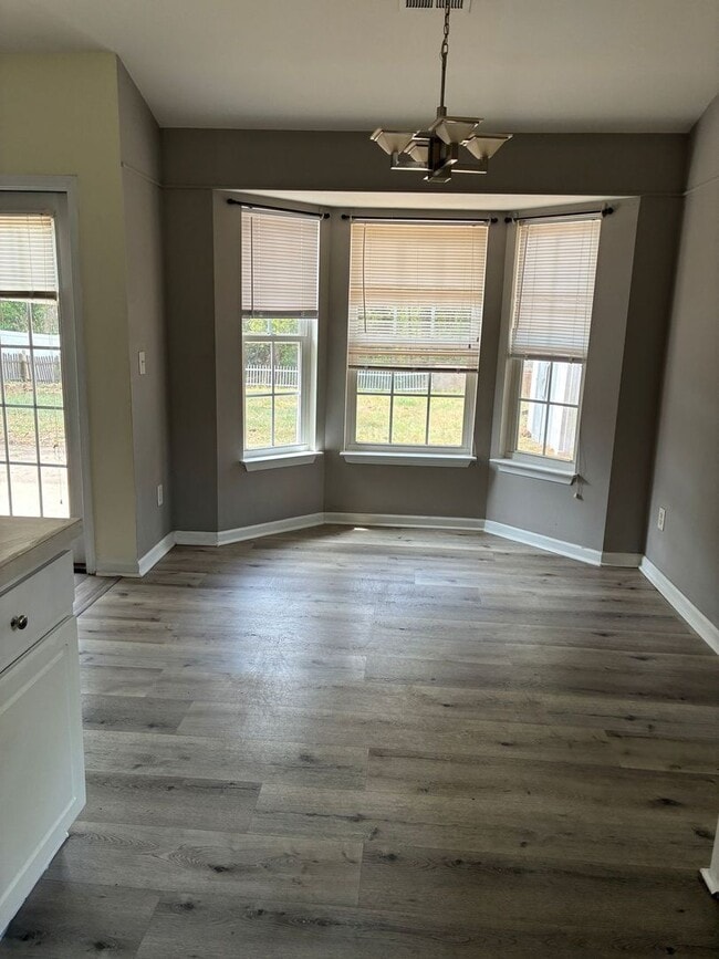 Building Photo - Southgate 3BR, 2BA home fully fenced