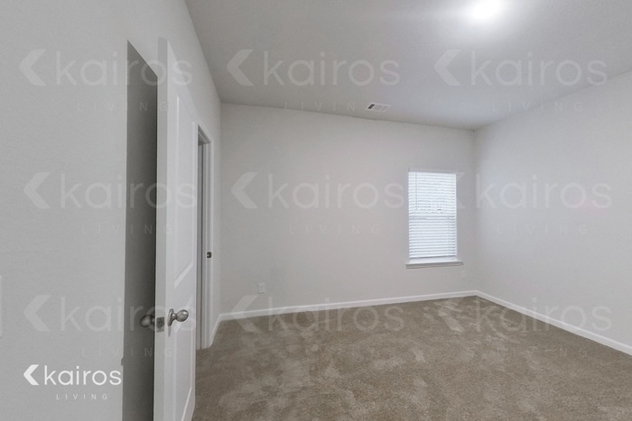 Building Photo - 3559 Bridgewood Dr