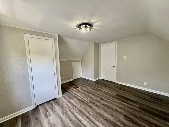 Building Photo - 4165 Harwood Rd