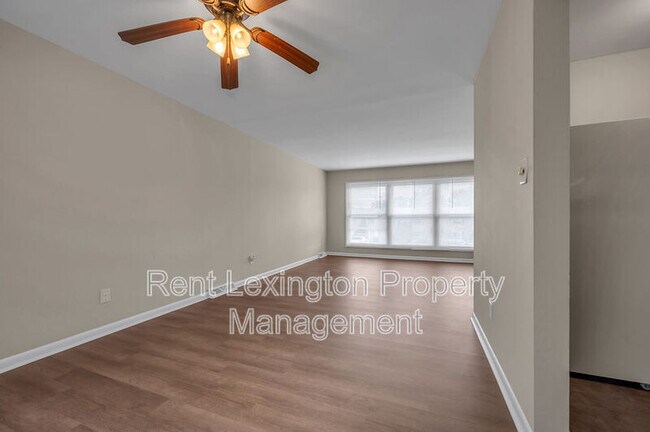 Building Photo - 833 Malabu Dr