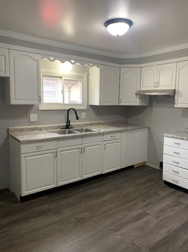 Building Photo - Move-In Ready 2BR Ranch – Fresh Paint, New Floors, & Off-Street Parking!