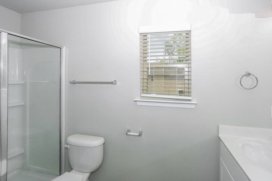 Building Photo - 9221 Treyburn Dr