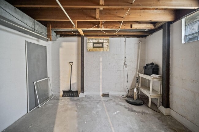 Building Photo - 1585 Peace Pl