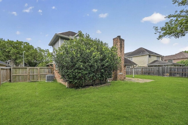 Building Photo - "Charming 3-Bed Oasis with Modern Touches & Granite Elegance in Houston!"