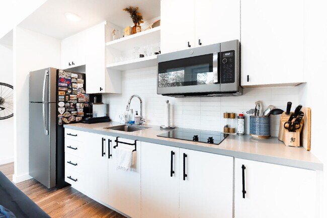 Building Photo - Stylish Furnished Loft Steps from Downtown