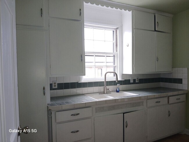 Building Photo - Madison 408-410 S