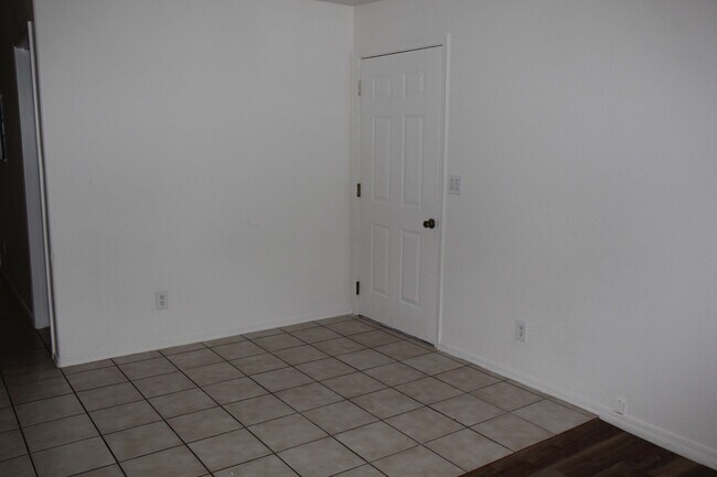 Building Photo - 6191 N Old McDonald Dr