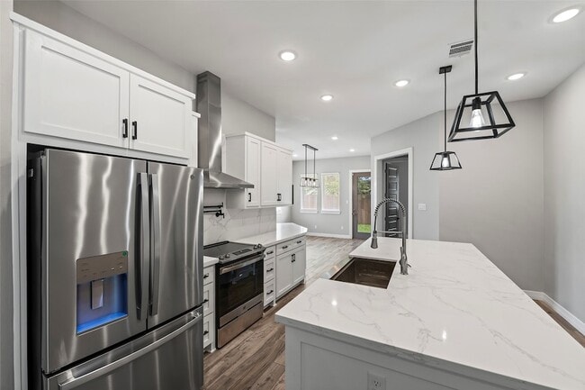 Building Photo - 17807 Glenwolf Dr