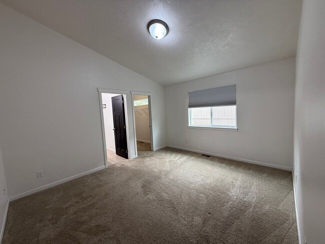 Building Photo - New Listing! Beautiful 4 Bed / 3 Bath Home...
