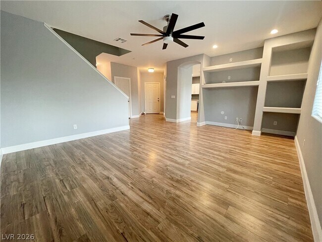 Building Photo - 2825 Woodland Park Ave