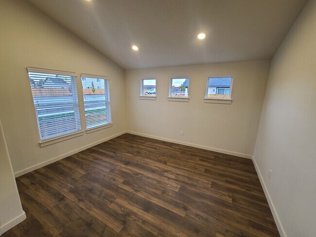 Building Photo - Single Level 3 Bed/2 Bath in NW Redmond - Upas Avenue