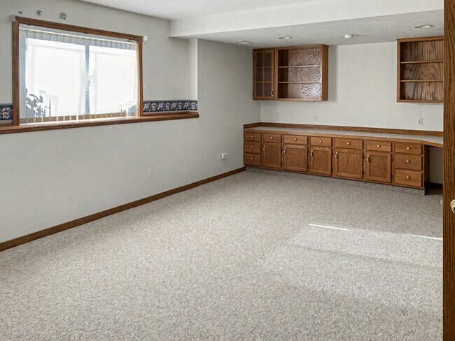 Building Photo - 783 Holly Creek Dr