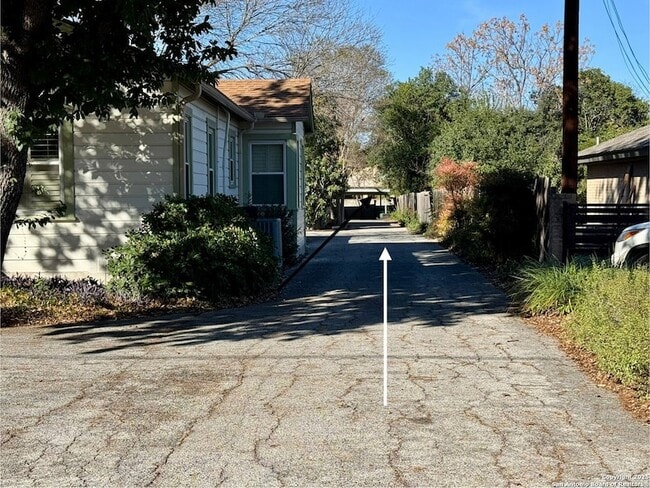 Building Photo - 207 E Terra Alta Dr