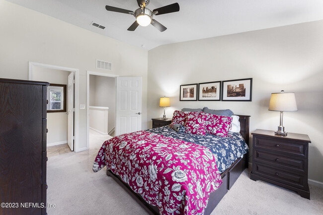 Building Photo - 6867 Roundleaf Dr