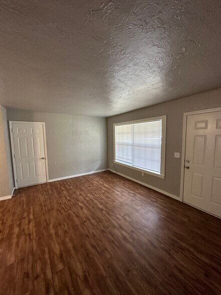 Building Photo - 1708 Westchester Dr