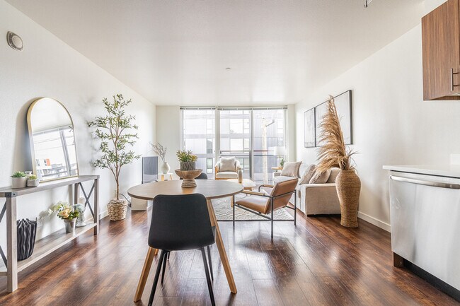 Building Photo - 2407 E Union St