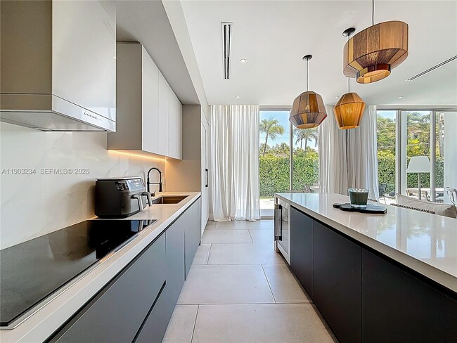 Building Photo - 561 Warren Ln