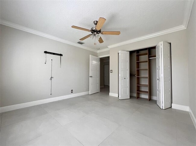 Building Photo - 720 Birdie Ct