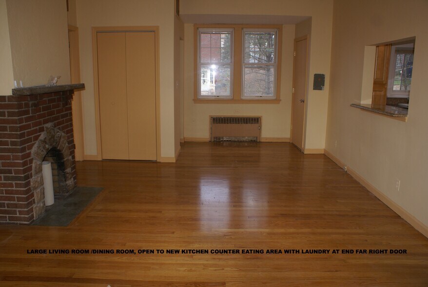 Building Photo - 563 Art Ln