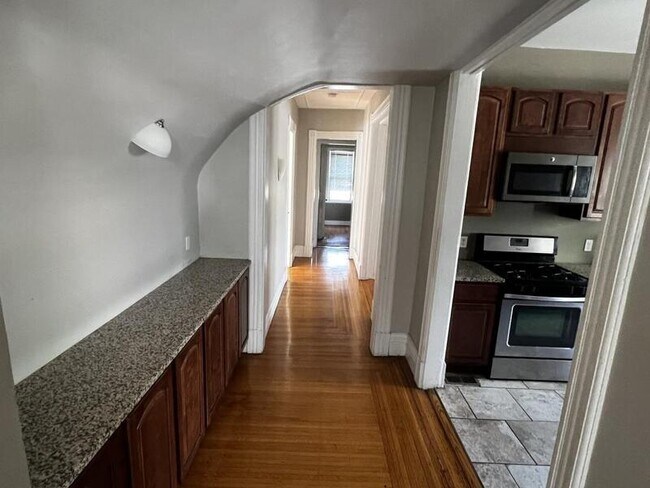 Building Photo - 213 Oxford St