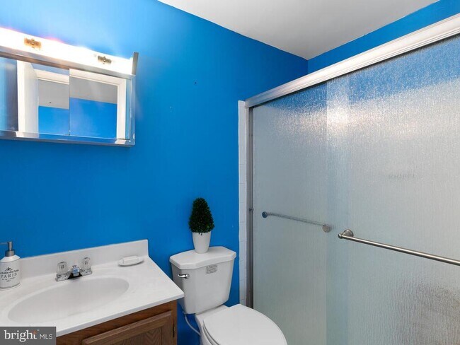 Building Photo - 8792 Grasmere Ct