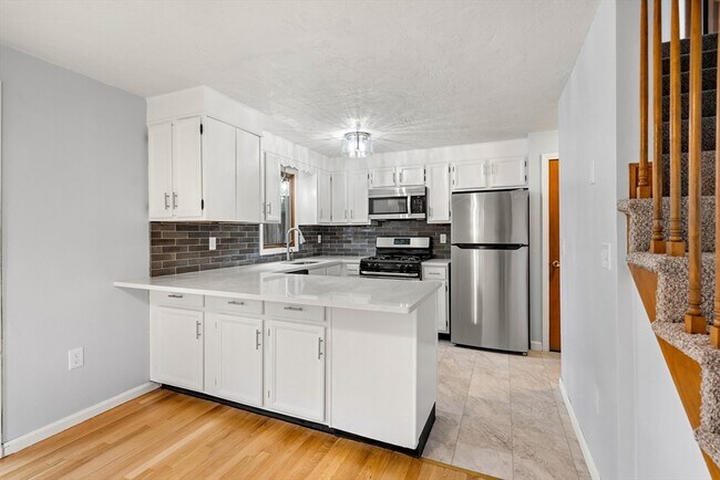 Building Photo - 206 Cardinal Ln