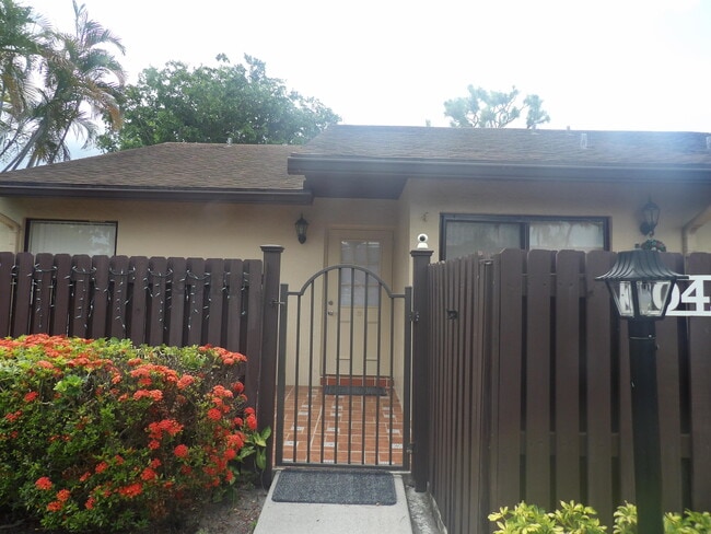 Building Photo - 604 Sea Pine Way