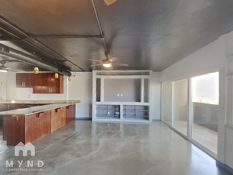 Building Photo - 349 E Thomas Rd