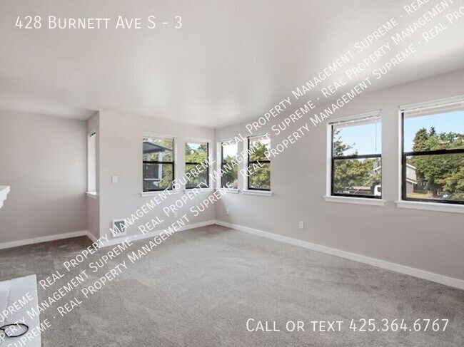 Building Photo - 428 Burnett Ave S