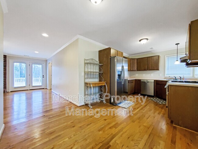 Building Photo - 117 Charmar Way