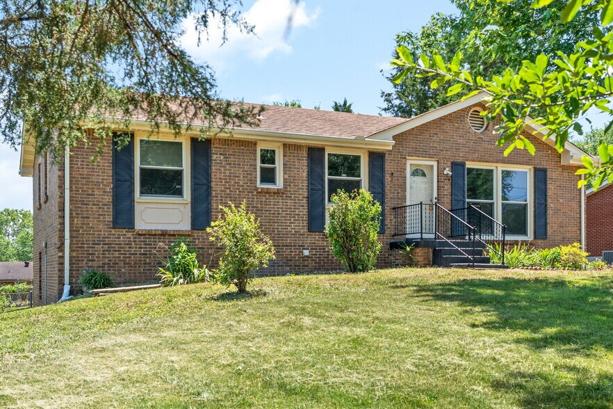 Building Photo - 208 Aster Dr