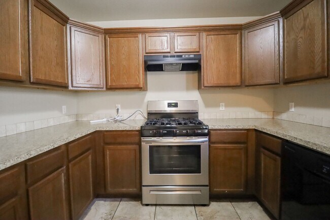 Building Photo - Emerson Elementary Zoned - 3 bedroom / 2 b...