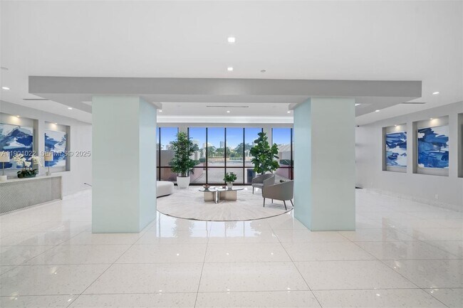 Building Photo - 20301 W Country Club Dr