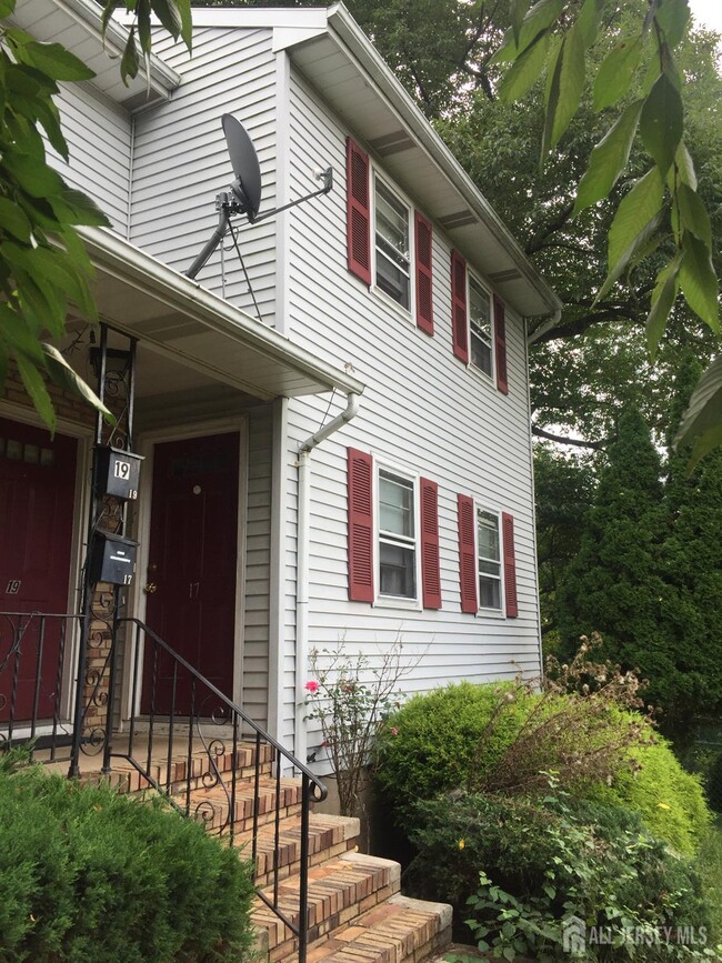 Building Photo - 17 Jill Ct