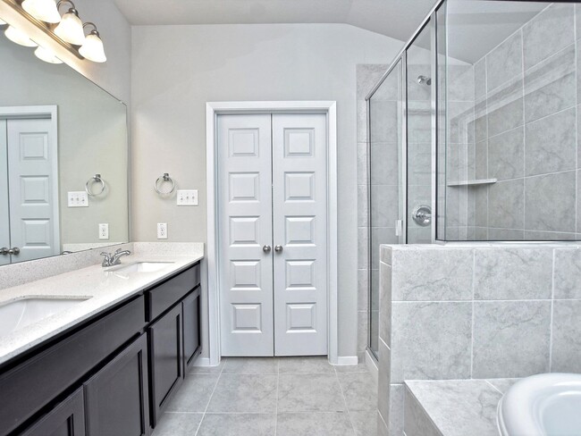 Building Photo - 4 BR / 2 BA - 1813 SF One-Story Home - Lago Vista!