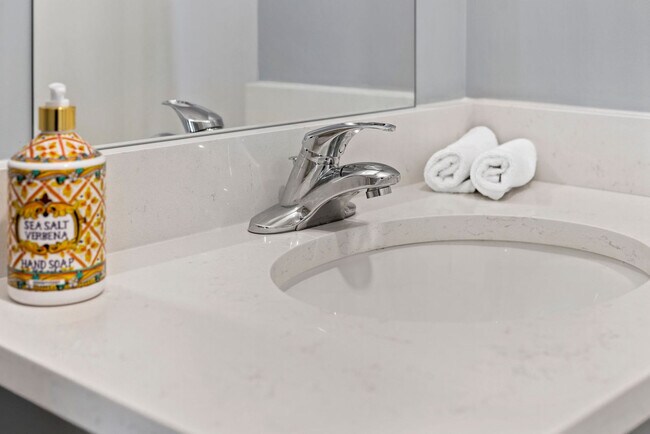 Building Photo - 95 Broadway