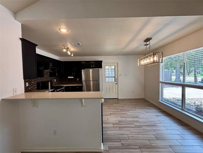 Building Photo - 808 Lone Star Dr