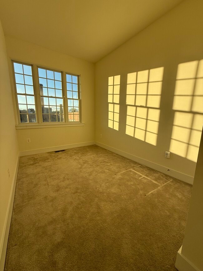 Building Photo - 3109 Elm Ave