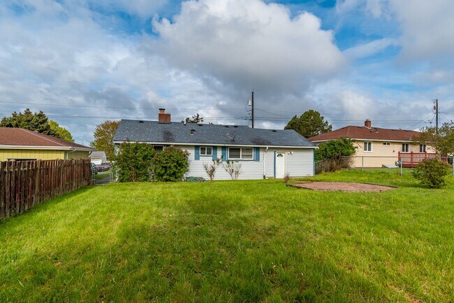 Building Photo - 2 Bedroom Pet Friendly Rambler in Town