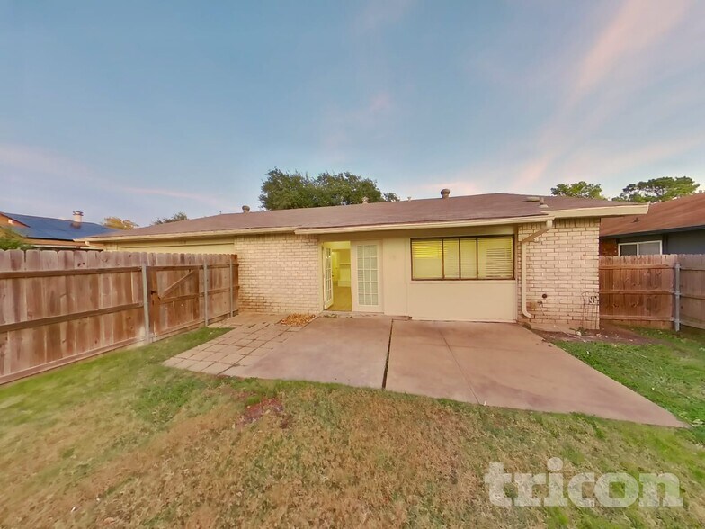 Building Photo - 5529 Kerry Ln