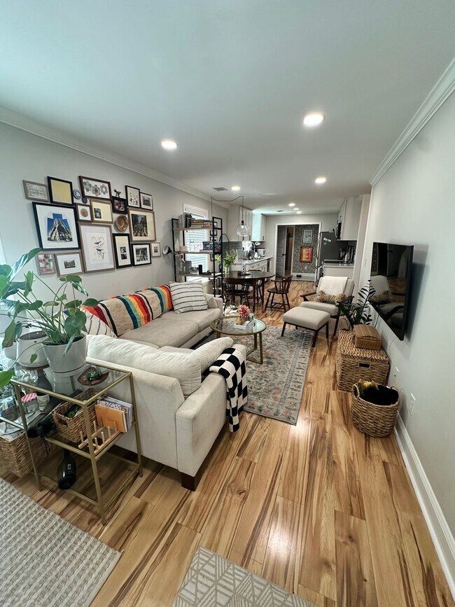 Building Photo - Classic Savannah Cottage with Modernized Interior, Fully Fenced Backyard